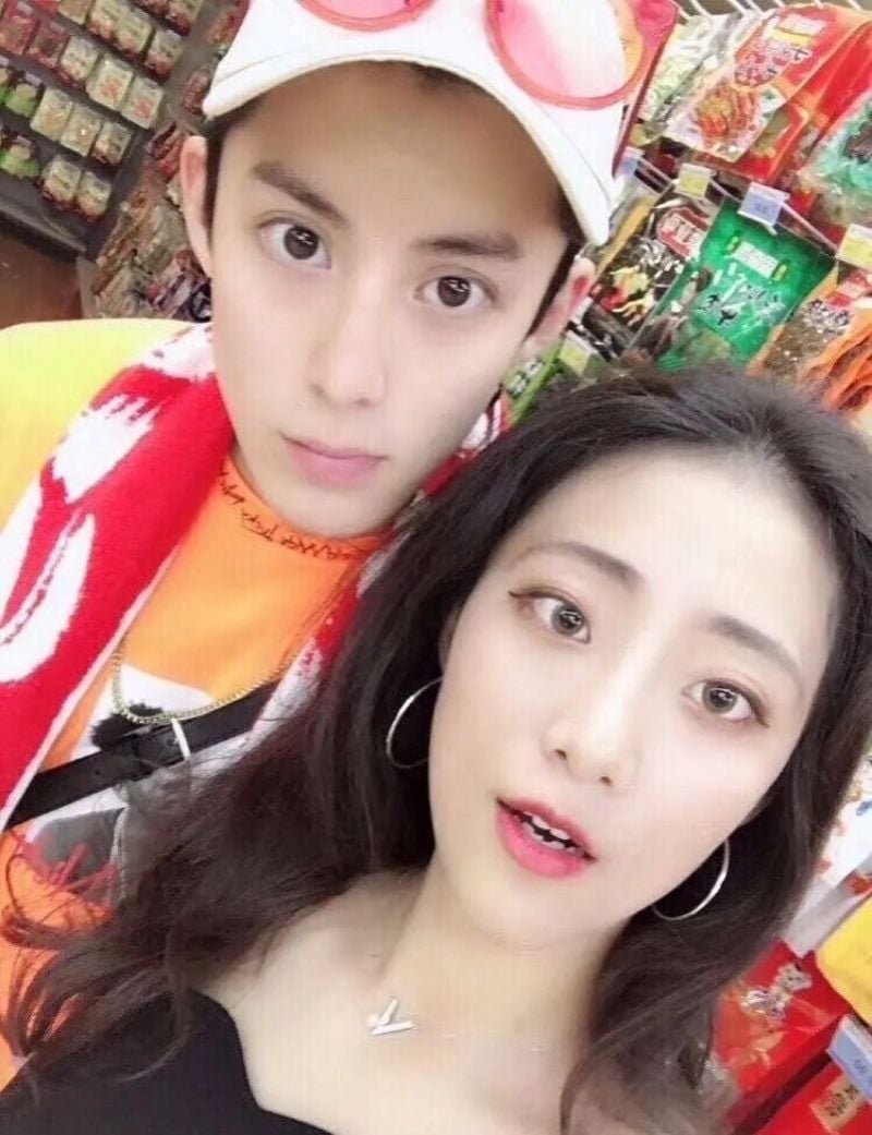 王鹤棣爆恋情  穿情侣装带回家过夜