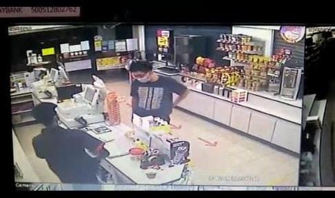 用假钞充值电子钱包 警方急晤男子助查