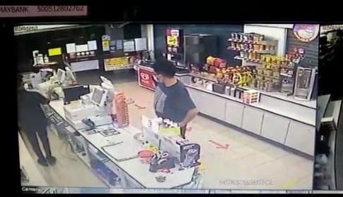 用假钞充值电子钱包 警方急晤男子助查
