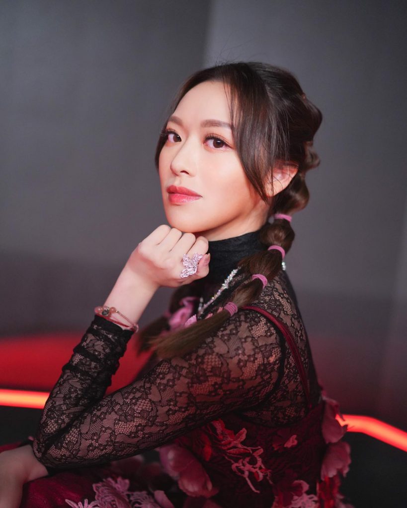 神隐2个月终更新IG 冯盈盈:在春天的幸福中醒来