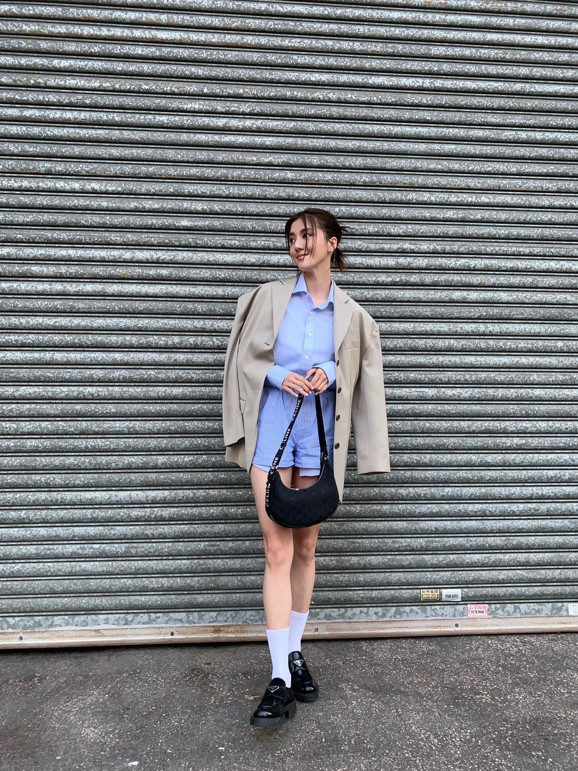 私服穿搭掀热议 吴千语被嘲穿“孖烟通”出街