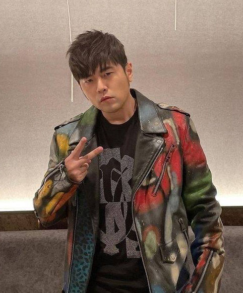 粉丝公投群起催歌 周杰伦翻牌揭发歌时间