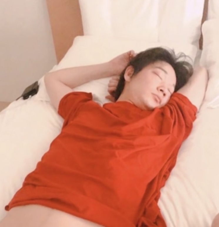 绫野刚“露鸟床照”流出 被爆疑与泽尻英龙华有染