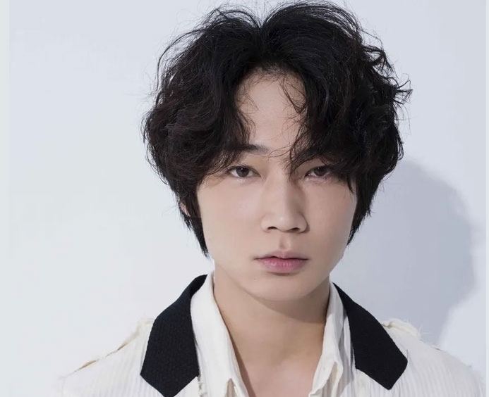 绫野刚“露鸟床照”流出 被爆疑与泽尻英龙华有染