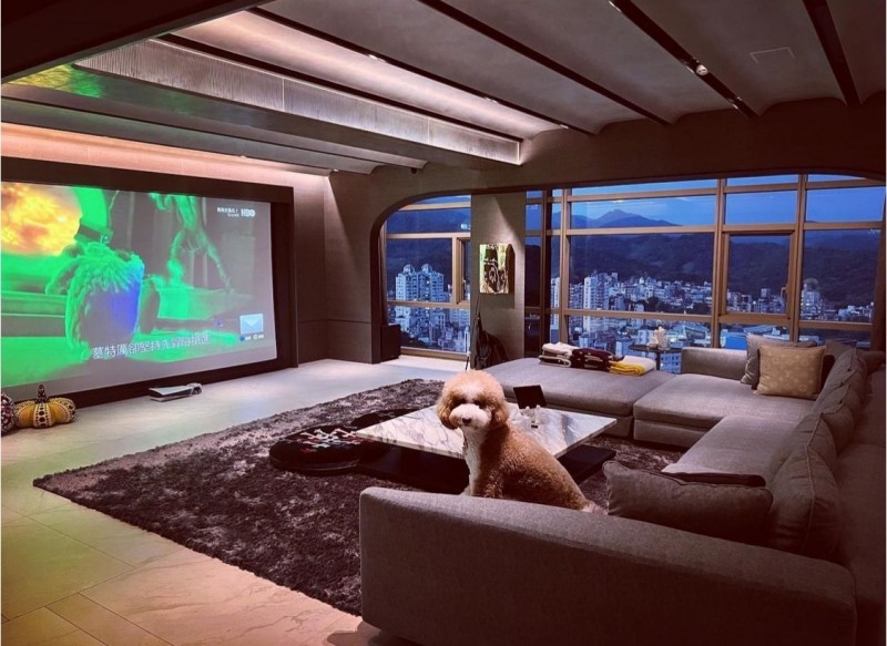 罗志祥豪宅曝光客厅像影厅 曾闹争议顶楼变这样