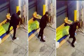 美国/黑衣男子走向熟睡流浪汉身旁连开数枪,纽约市长:蓄意谋杀