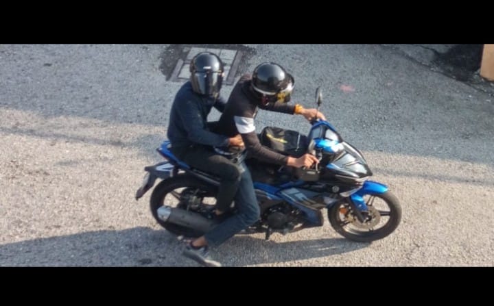 老妇住家前被抢劫·警方逮捕2匪徒