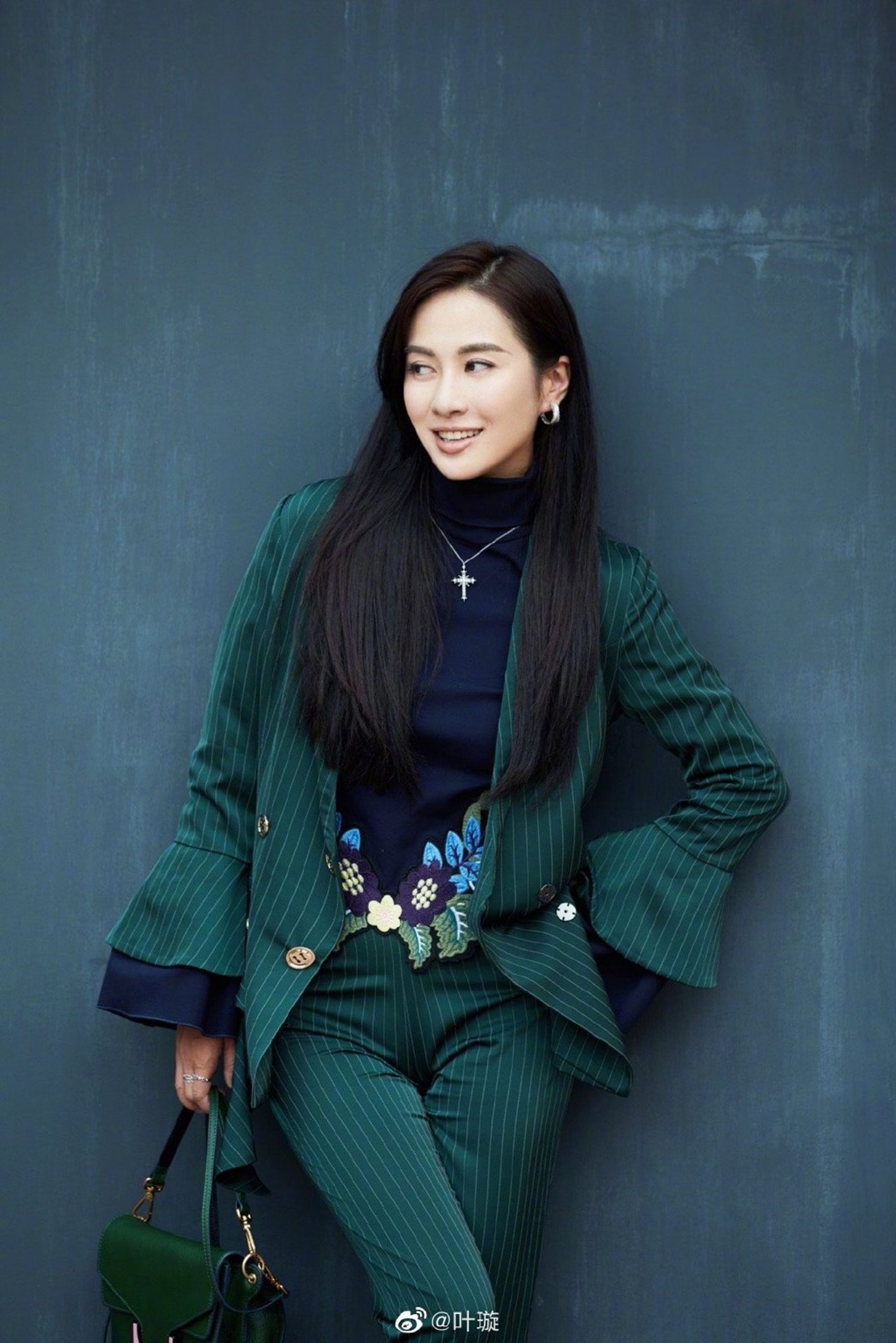 肚腩意外抢镜  叶璇女神形象不保 