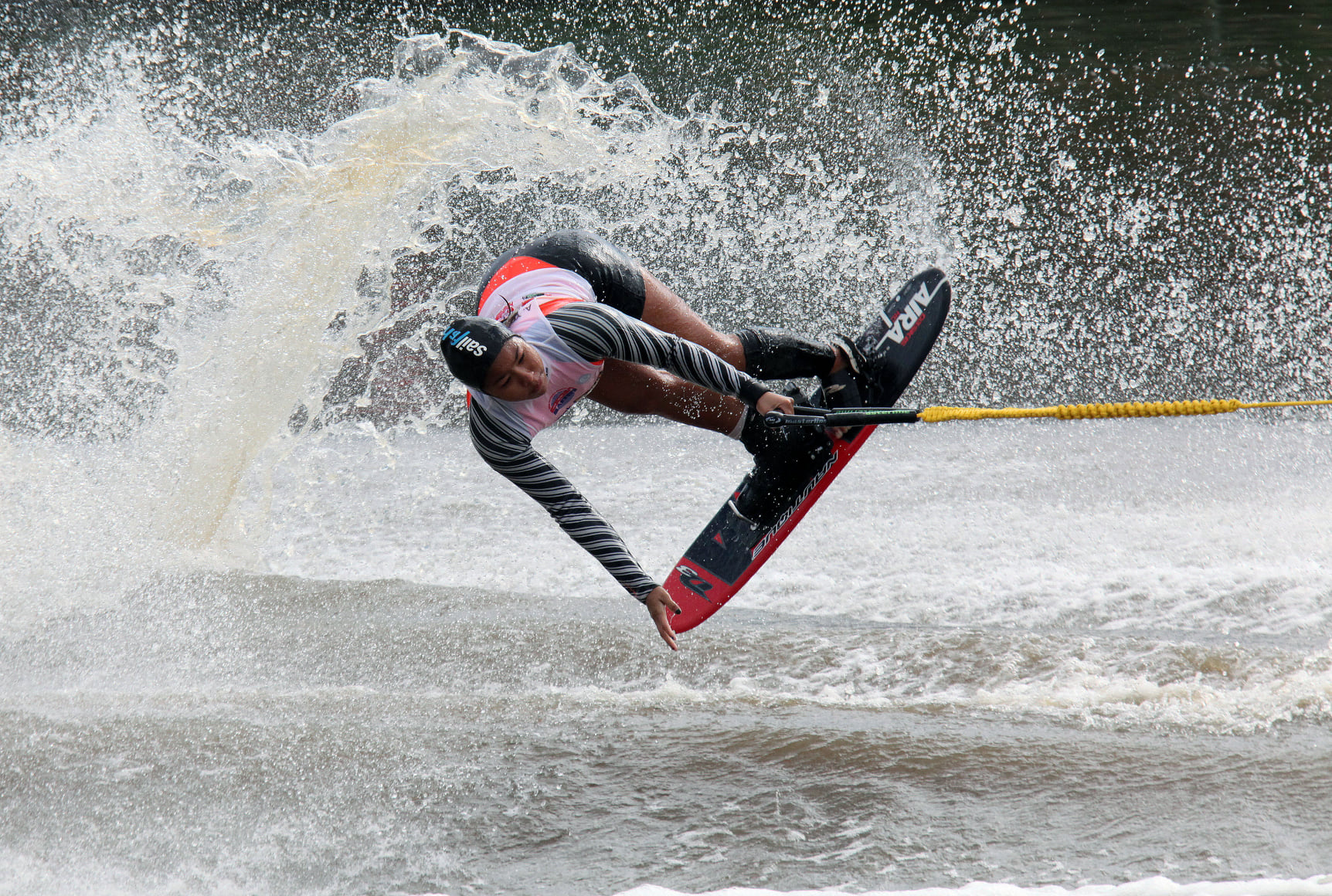 蒙巴滑水大师赛 熊艾丽雅“跳”出新纪录