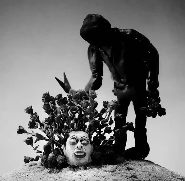 藉新MV歌​折磨情敌 康耶维斯“恐吓”前妻男友