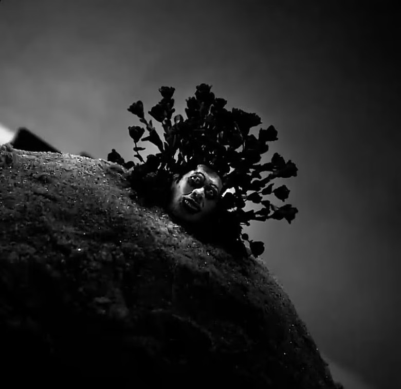 藉新MV歌​折磨情敌 康耶维斯“恐吓”前妻男友