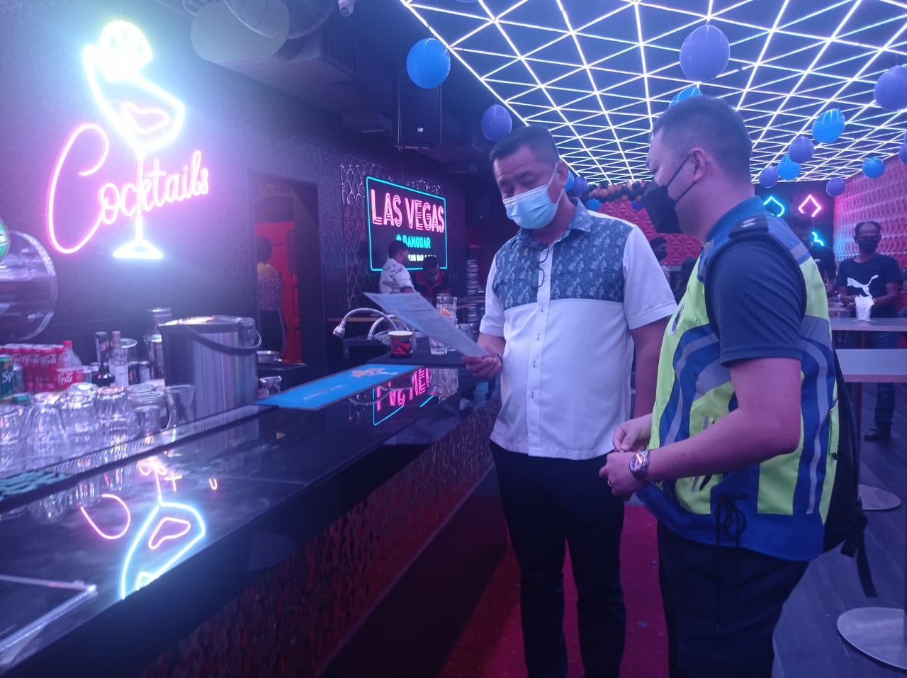 警方取缔夜店不消停·29名夜店男女接罚单