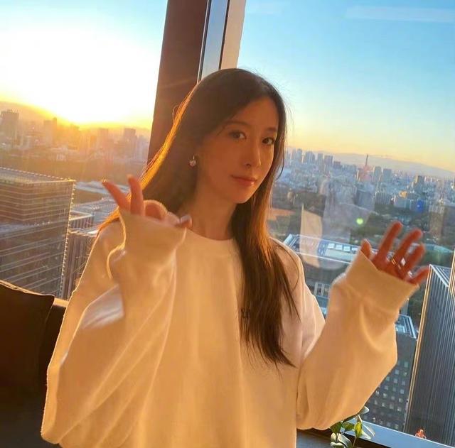 许魏洲老婆正脸照被公开 女方男闺蜜泄照挨批猪队友