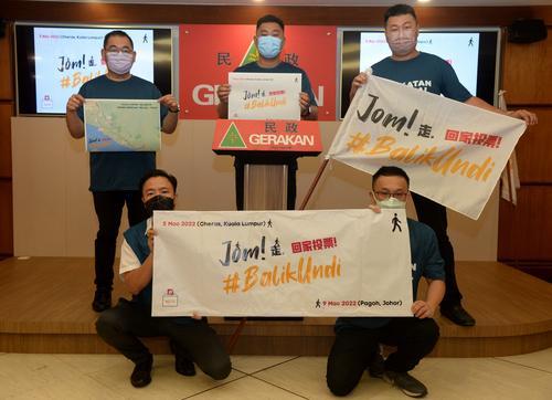 诚意打动柔选民回乡投票 国盟16人“从KL走路到柔佛”