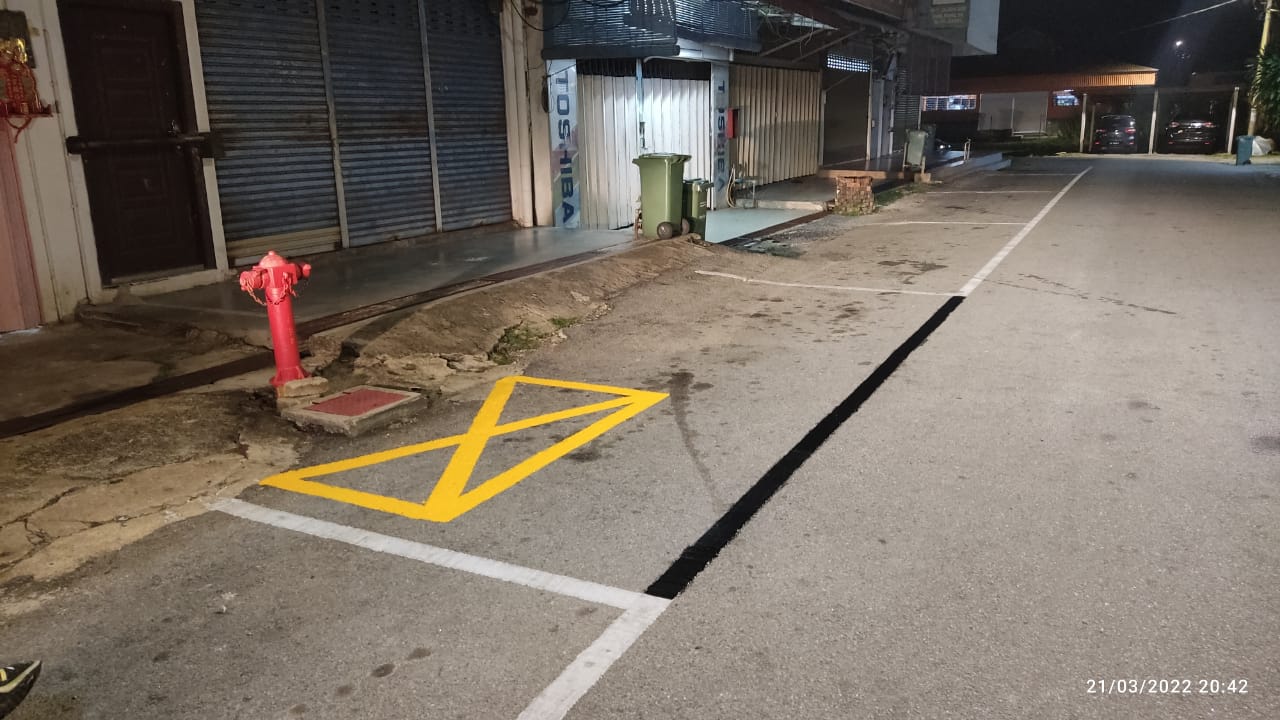 误划车位县会补救 直凉消防栓改划黄格