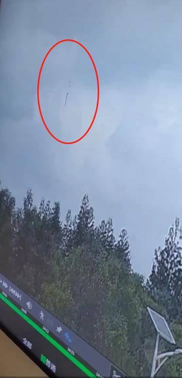 资深飞行教员看MU5735轨迹：机组或曾试图挽救