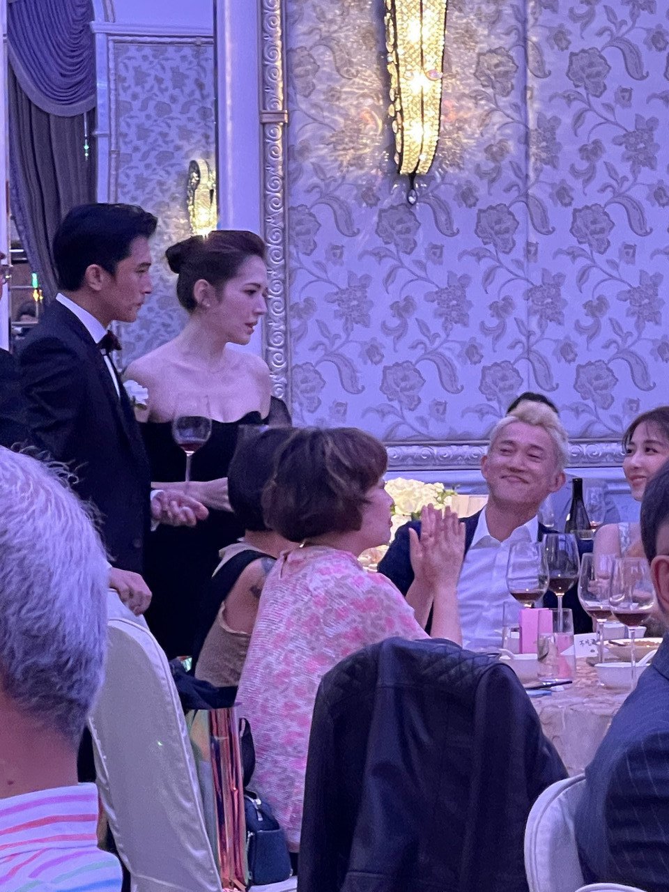 跟邱泽何时办婚礼？ 许玮甯摸肚：先看我怀孕没？