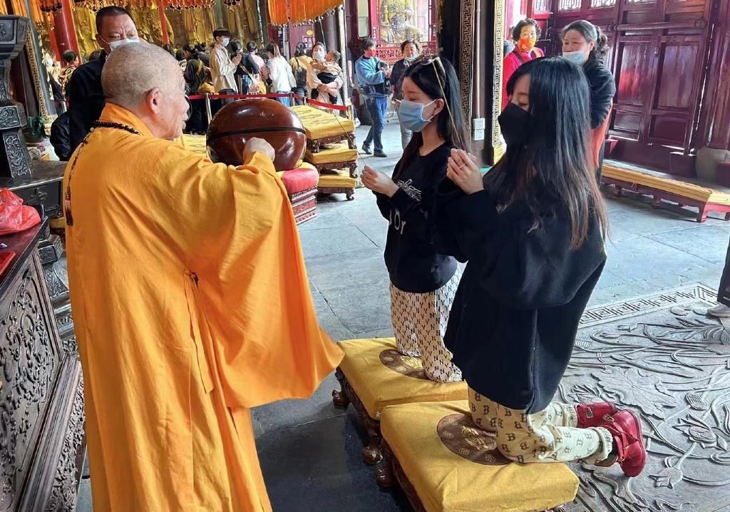 迎30岁生日　 ​By2上山拜佛祈福