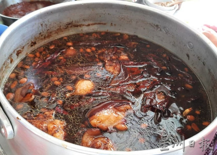 远嫁来甲做生意打发日子 越南太太卖小吃