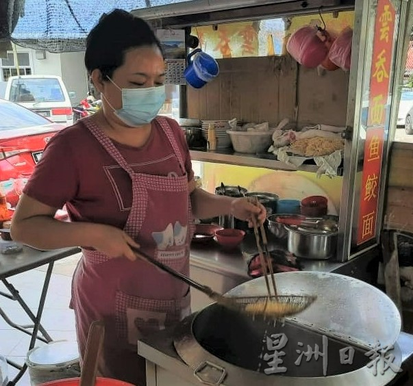 远嫁来甲做生意打发日子 越南太太卖小吃