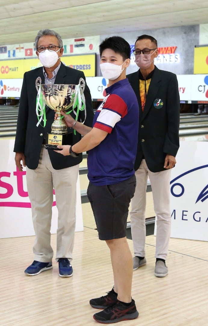 逆境中奋勇称霸男女组  拉菲克（郭雪莲）坚韧不拔