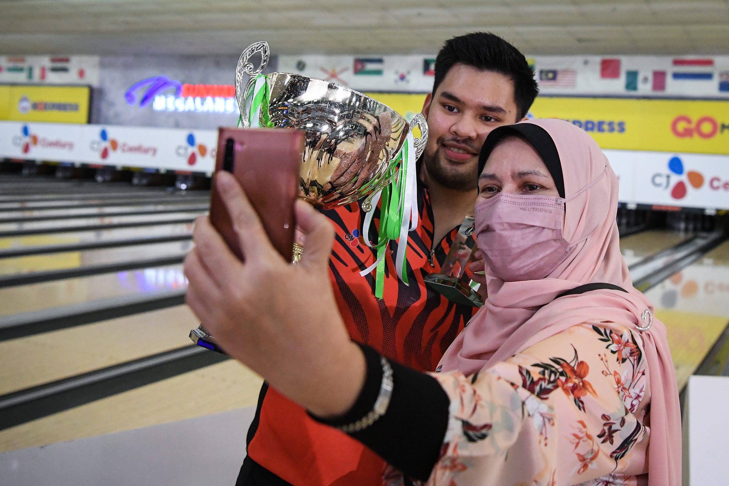 逆境中奋勇称霸男女组  拉菲克（郭雪莲）坚韧不拔