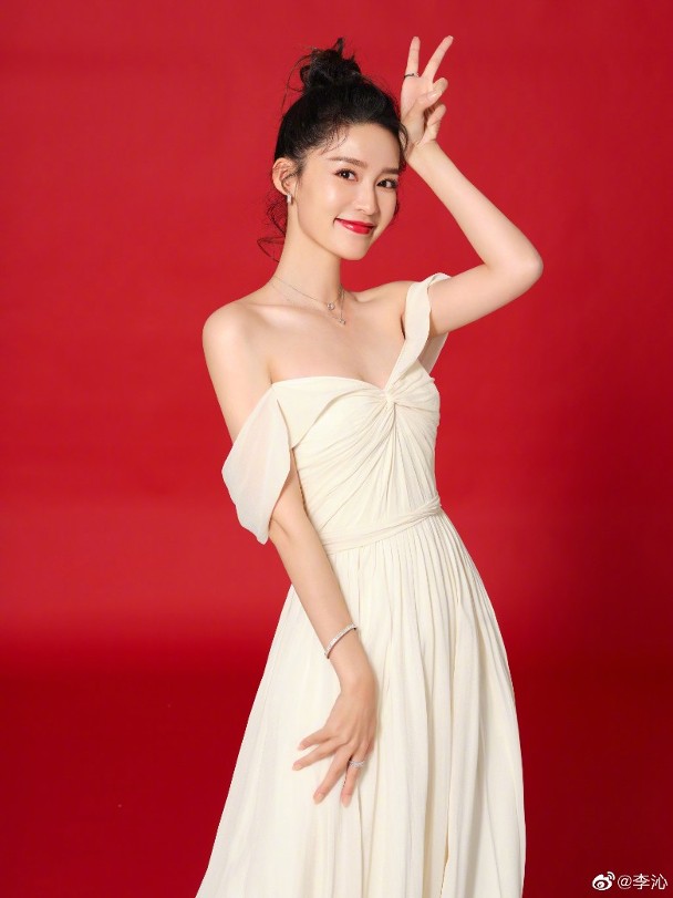 邓伦爆逃税“旧爱”被查税 李沁封“A级纳税人”