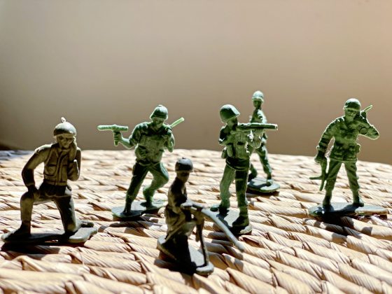 郑锦华／那些年，孩子经历过的“战争” 