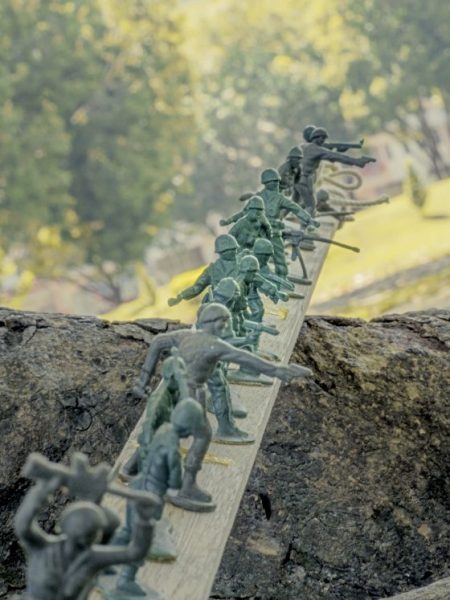 郑锦华／那些年，孩子经历过的“战争” 