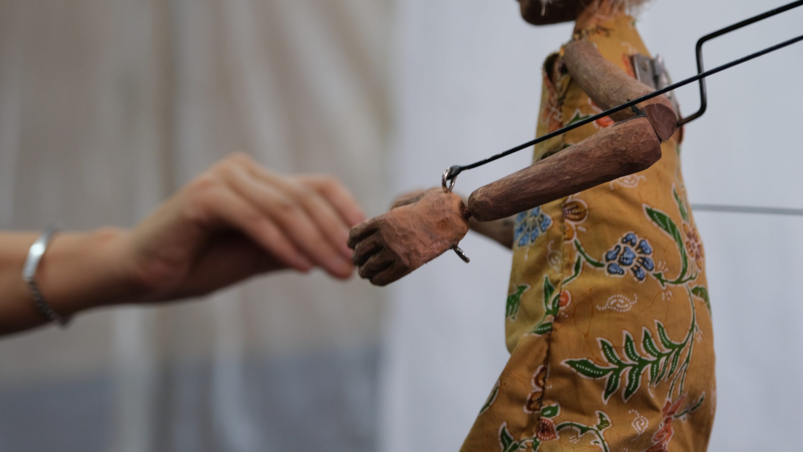 铁枝偶的积极探索与当代启示──潮州传统铁枝偶戏《Ibu 伊母》