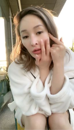 露右脸伤疤“像少一块肉” 萧亚轩:可回到左脸吗?