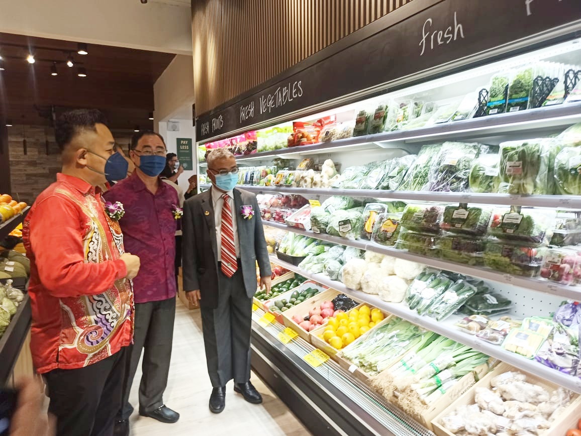 霹／彩色边头／怡市长：上报给相关部门 市厅无权对杀狗人采行动