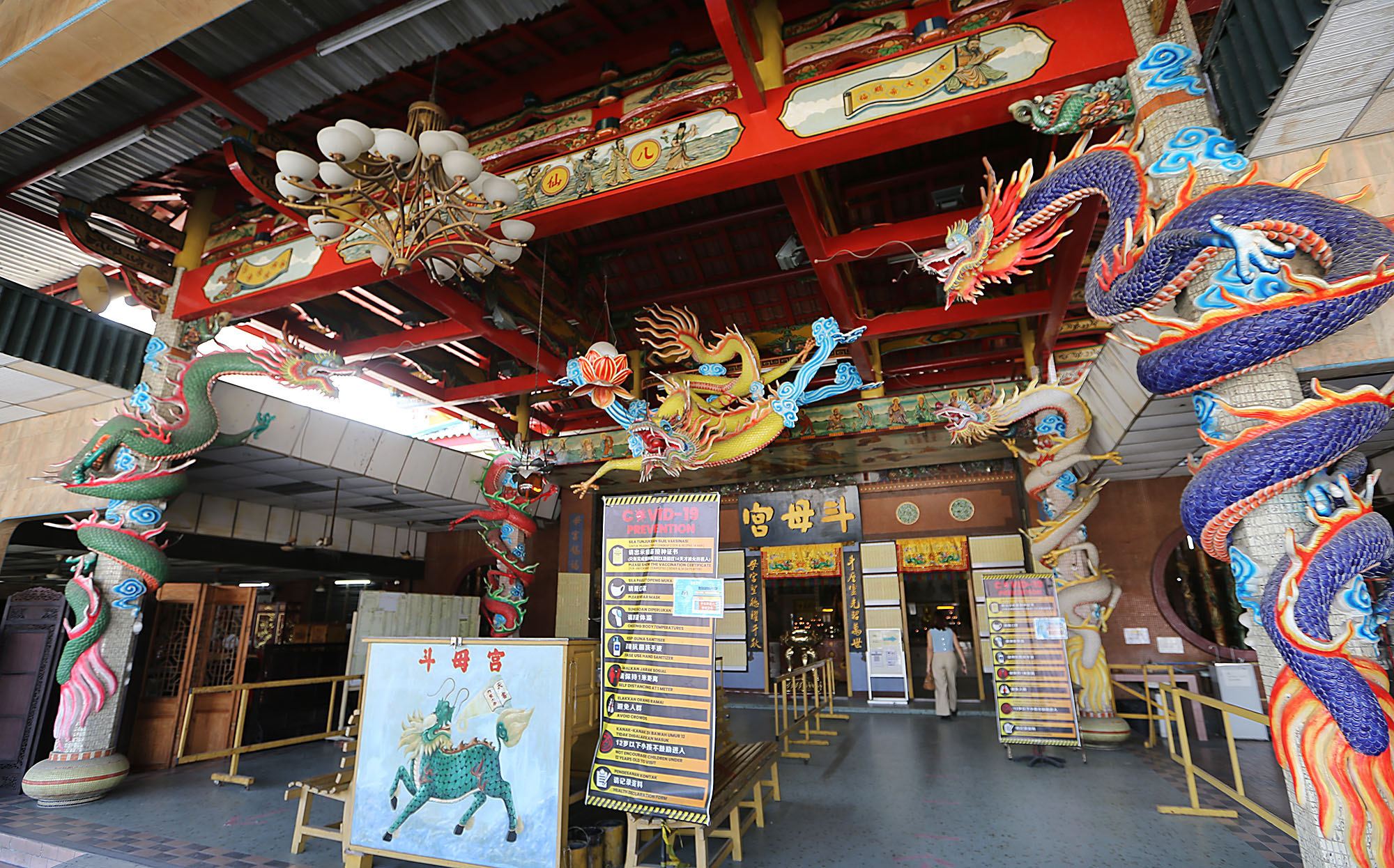 霹:版头/过渡至地方流行病阶段宗教场所无需身距·疫情未消散盼民众自主防疫