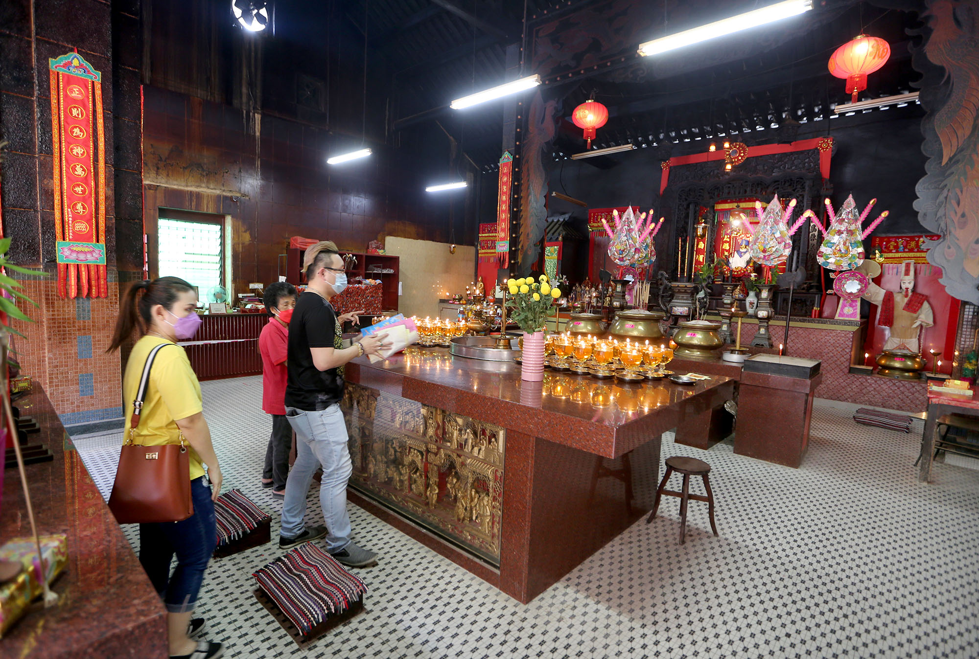 霹:版头/过渡至地方流行病阶段宗教场所无需身距·疫情未消散盼民众自主防疫