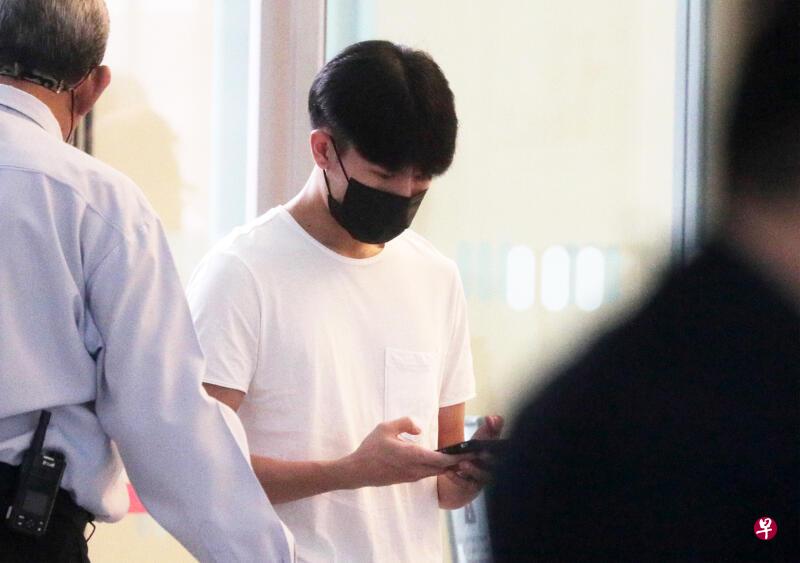 青年为还赌债假卖表 图抢31万刀伤买家脸