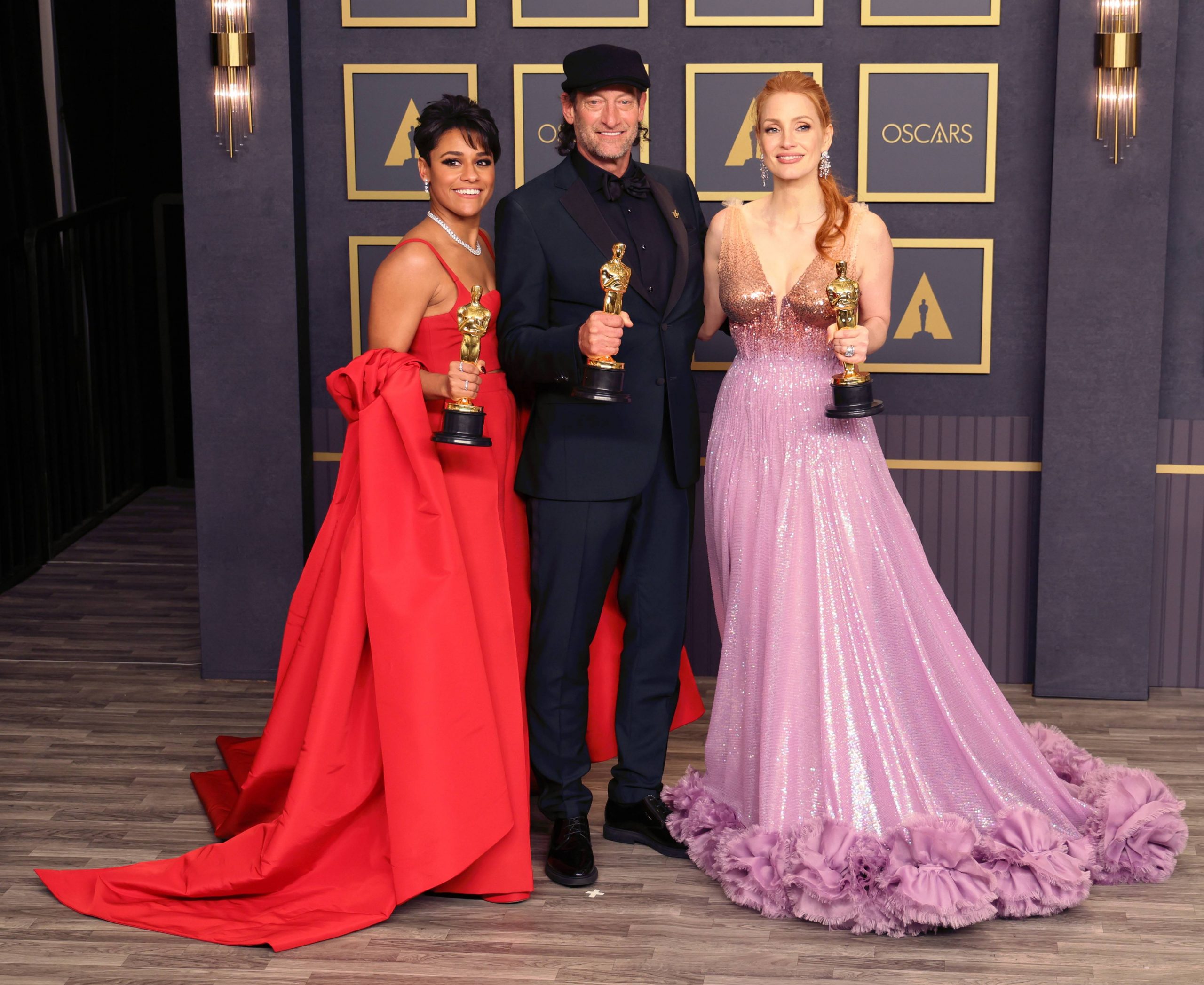 韦尔揍人后夺影帝  泪崩道歉“我要保护家人”