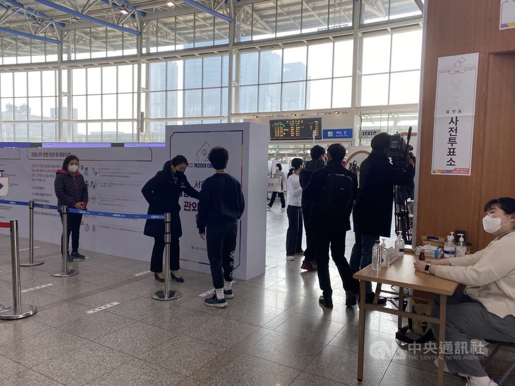 韩总统大选 提前投票率创17.57%新高