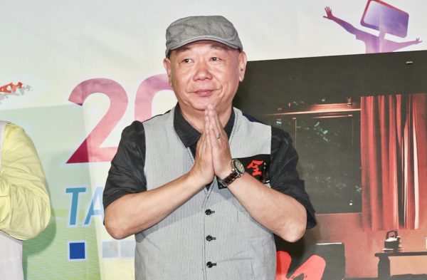 顾宝明没交代就走 张小燕奔灵堂悼老友