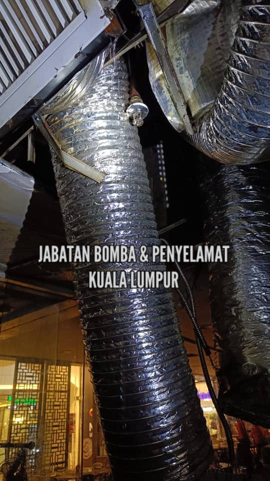 餐馆烤鸭失火及时灭·柏威年广场飘浓烟虚惊