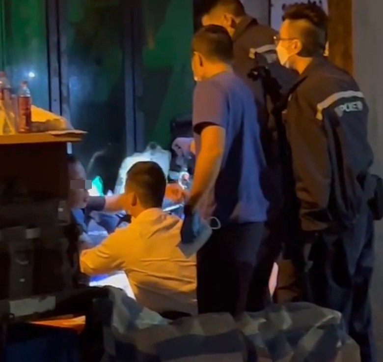 香港“宅男女神”拍MV遭无罩醉汉骚扰 酿流血事件