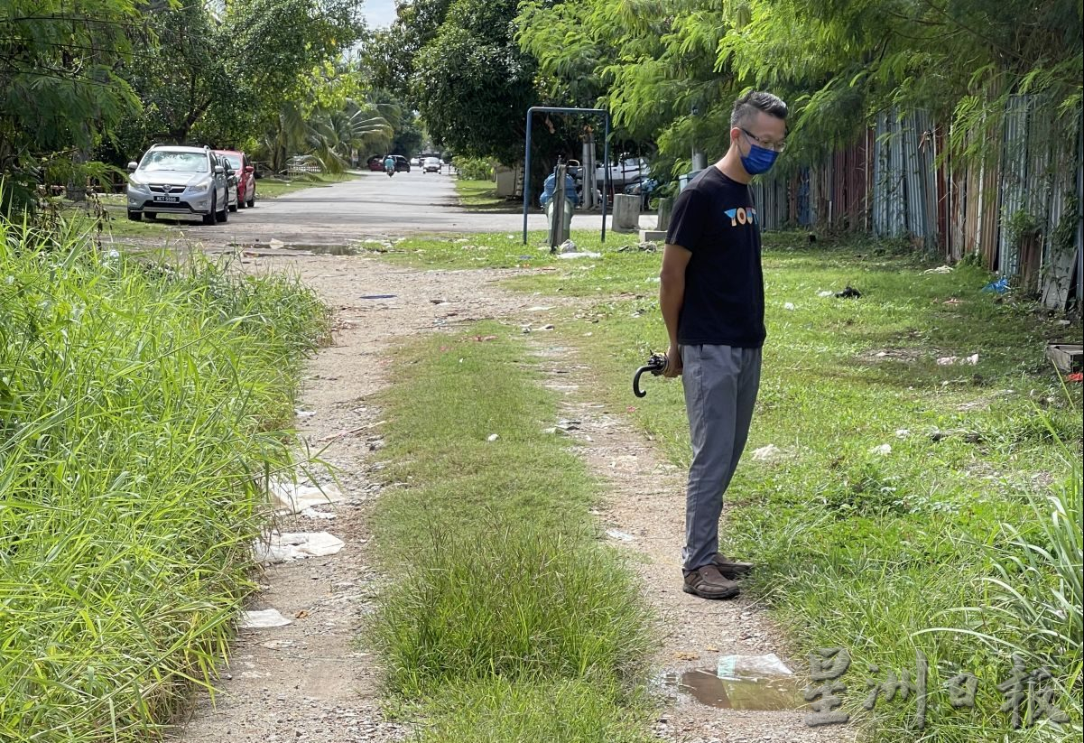 默迪卡再也花园污水处理站 空地沦非法垃圾场