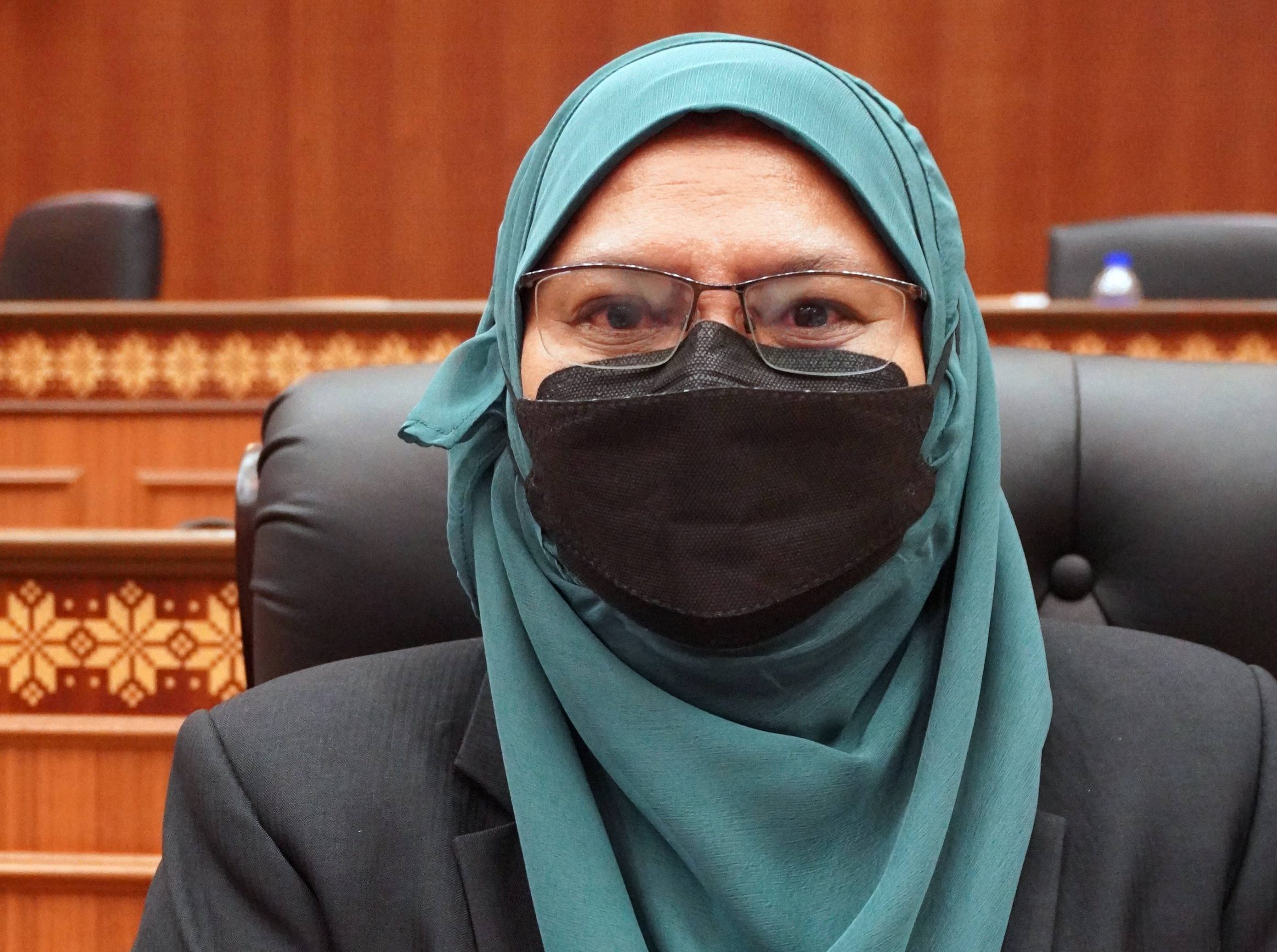 （全国版）村民授招纯哥冬水治冠病，一旦舒缓即停用，阿丝麦查：非混咳药其他毒品