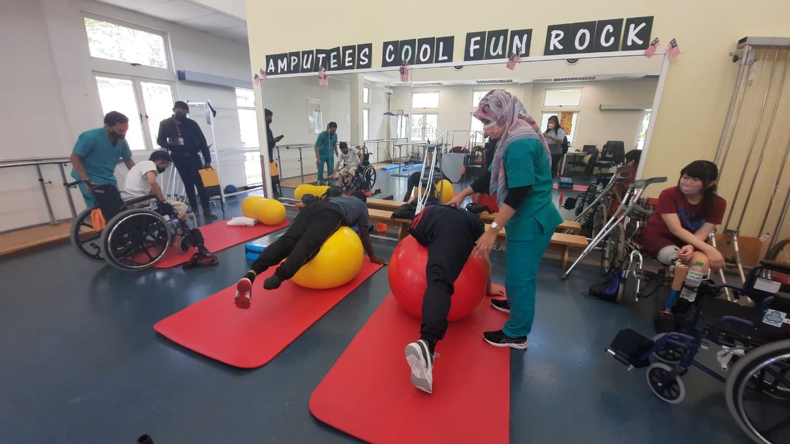 (全国版)甲社险康复中心使用最顶级及先进的设备让会员们进行治疗,重新回到职场