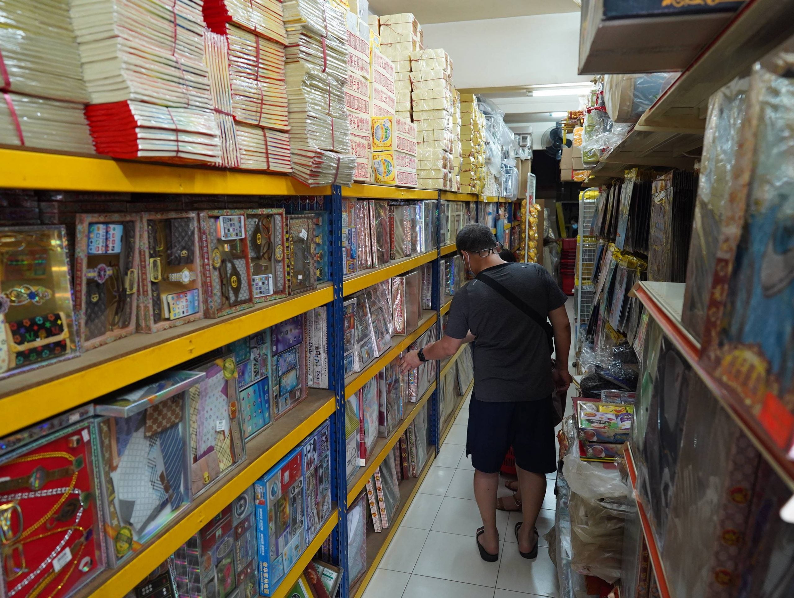 (古城封面主文)去年清明没扫墓,今年料买更多祭品“补回”,业者看好今年市场