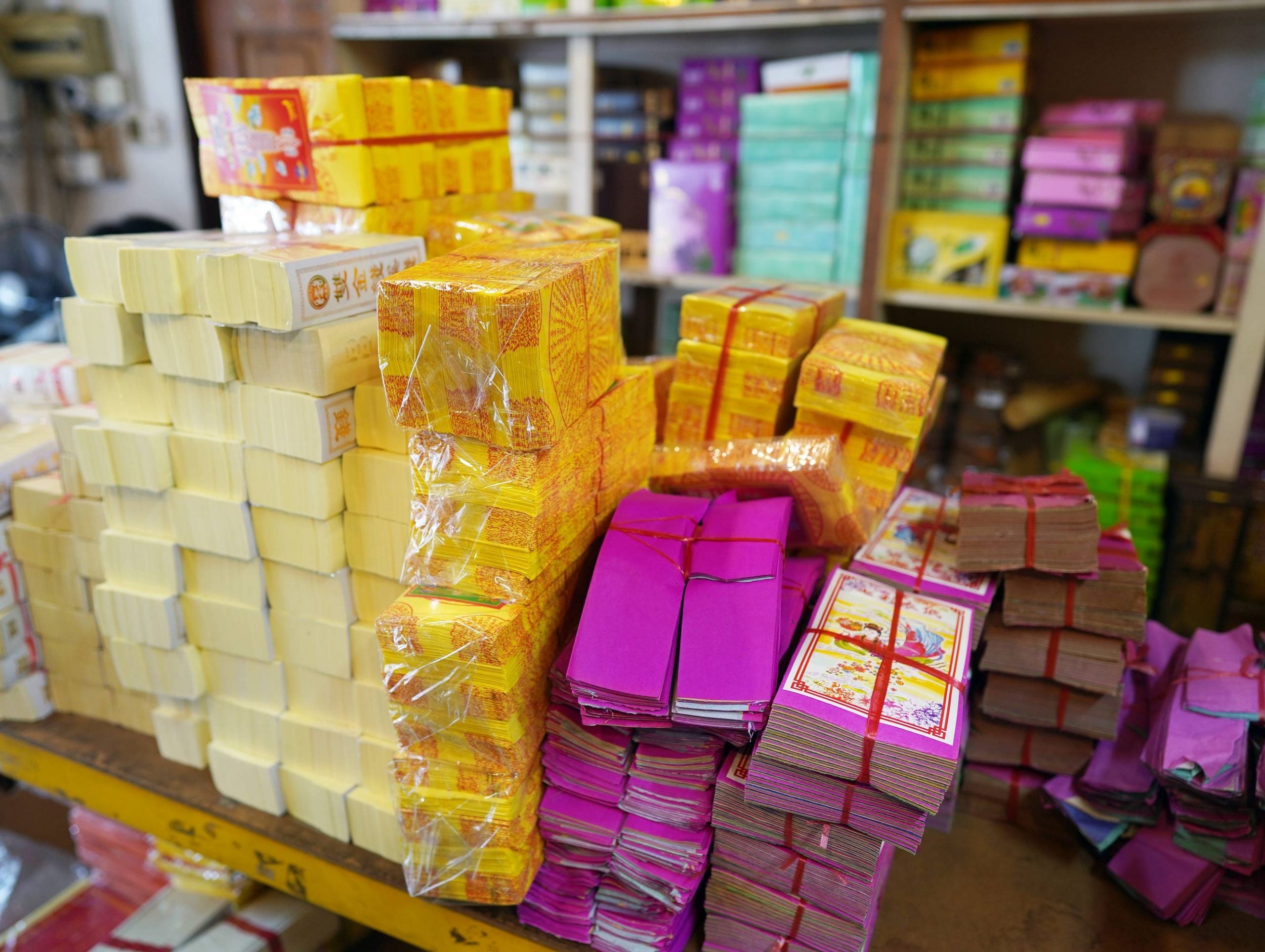 (古城封面主文)去年清明没扫墓,今年料买更多祭品“补回”,业者看好今年市场