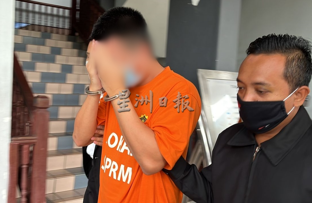 (古城版)2男子涉嫌行贿遭反贪会扣查
