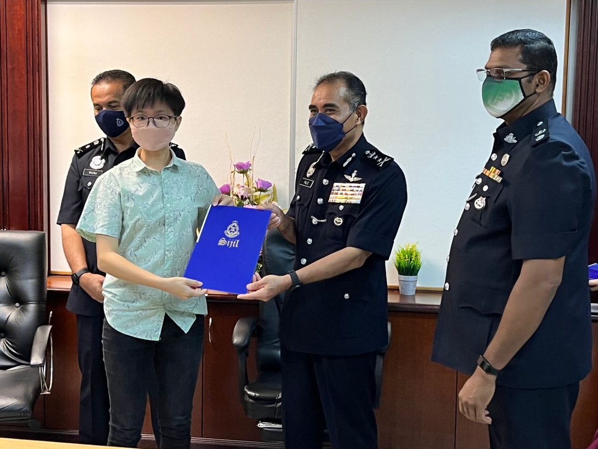 （古城版）警方扣查非法放贷男子