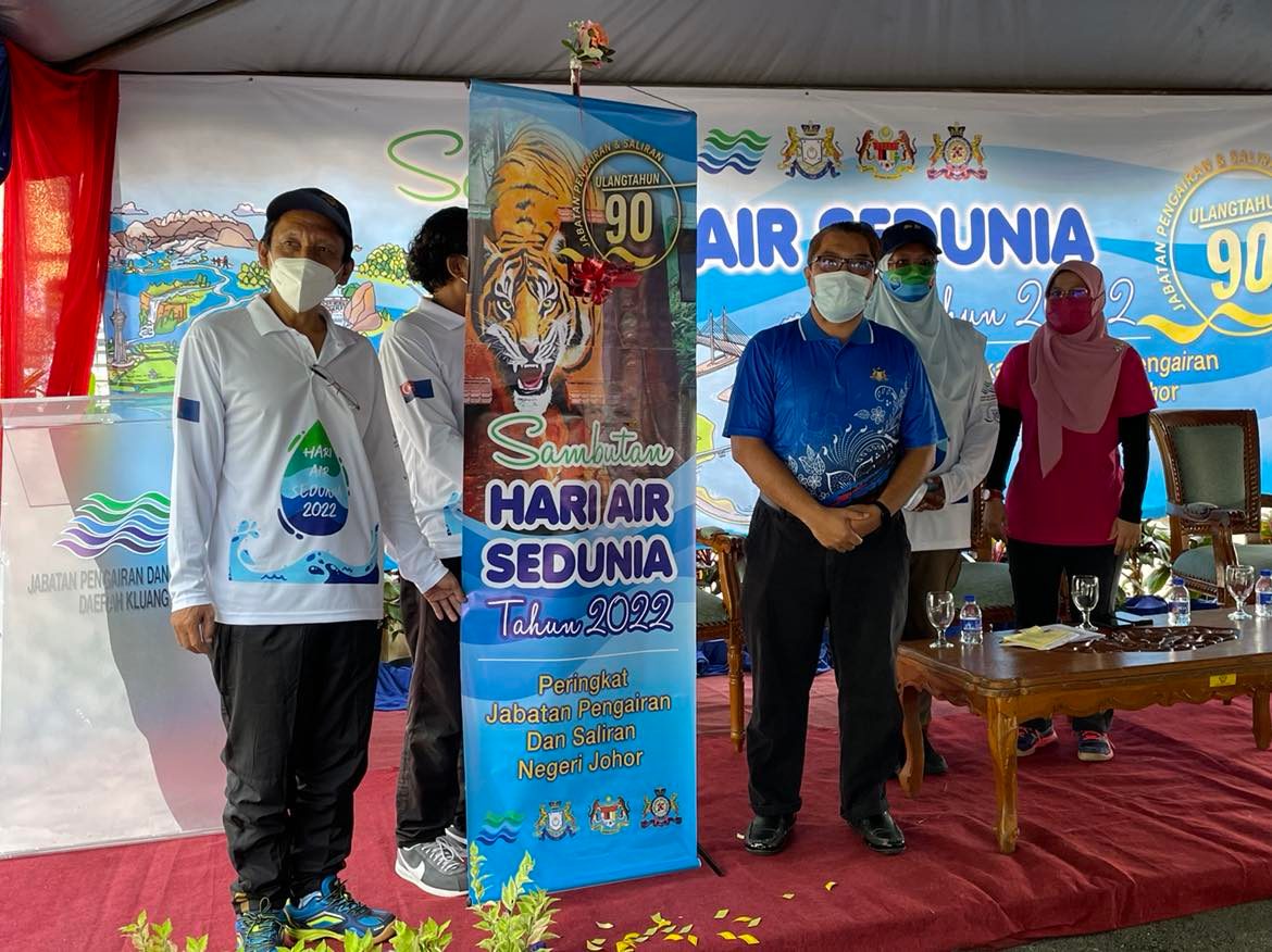 版二头条：水利灌溉局净化沙翁河，提醒保护水源重要性