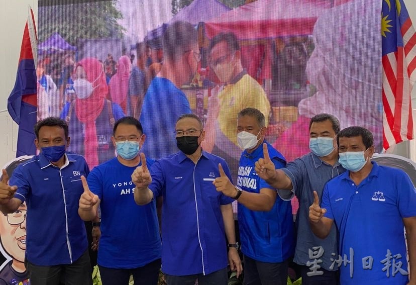 （未签发）全国：希山慕丁吁候选人勤于下场选区，把国阵党员找出投票，确保国阵胜选