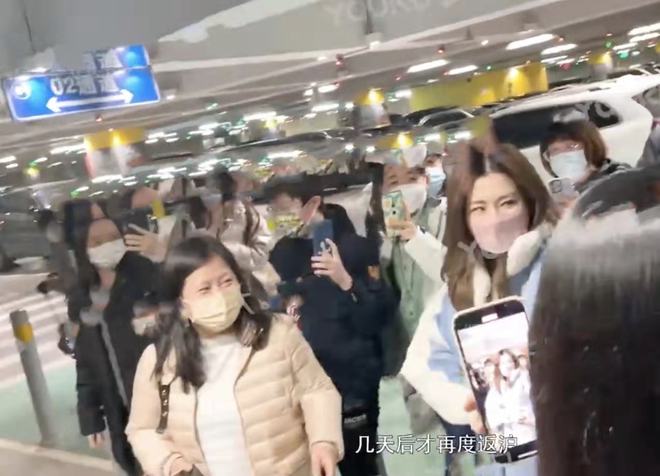 Selina离婚6年爆新恋情 甜挽小鲜肉回酒店